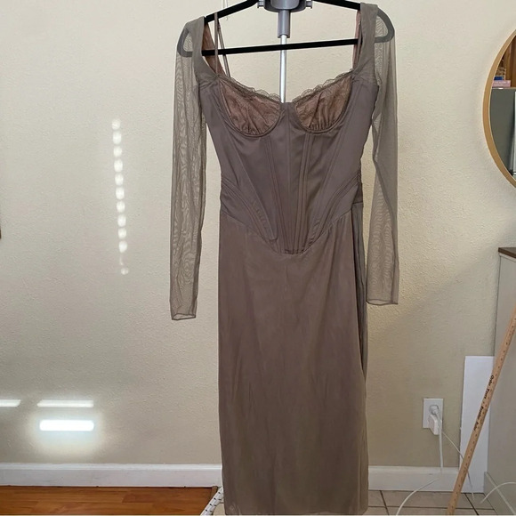 House of CB ‘Safran’ Mocha Corset Midi Dress tan NWOT size‎ M - Picture 5 of 14